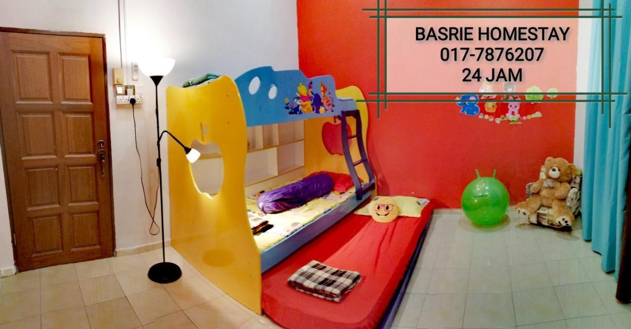 Basrie Villa "Mslim Only" - Mini Cinema , Private Pool , Wi-Fi , Netflix Muar Exteriör bild