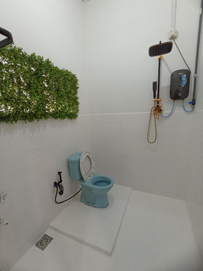 Basrie Villa "Mslim Only" - Mini Cinema , Private Pool , Wi-Fi , Netflix Muar Exteriör bild