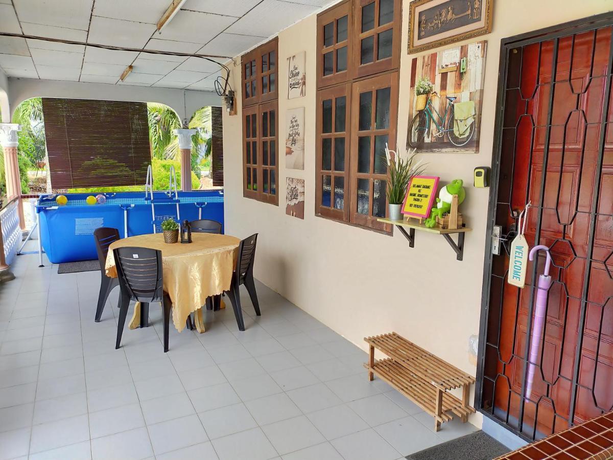 Basrie Villa "Mslim Only" - Mini Cinema , Private Pool , Wi-Fi , Netflix Muar Exteriör bild