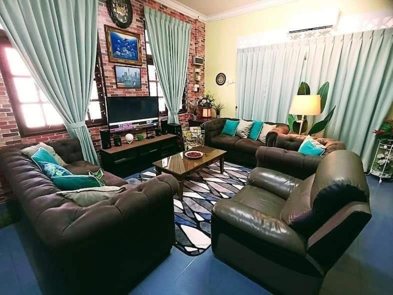 Basrie Villa "Mslim Only" - Mini Cinema , Private Pool , Wi-Fi , Netflix Muar Exteriör bild