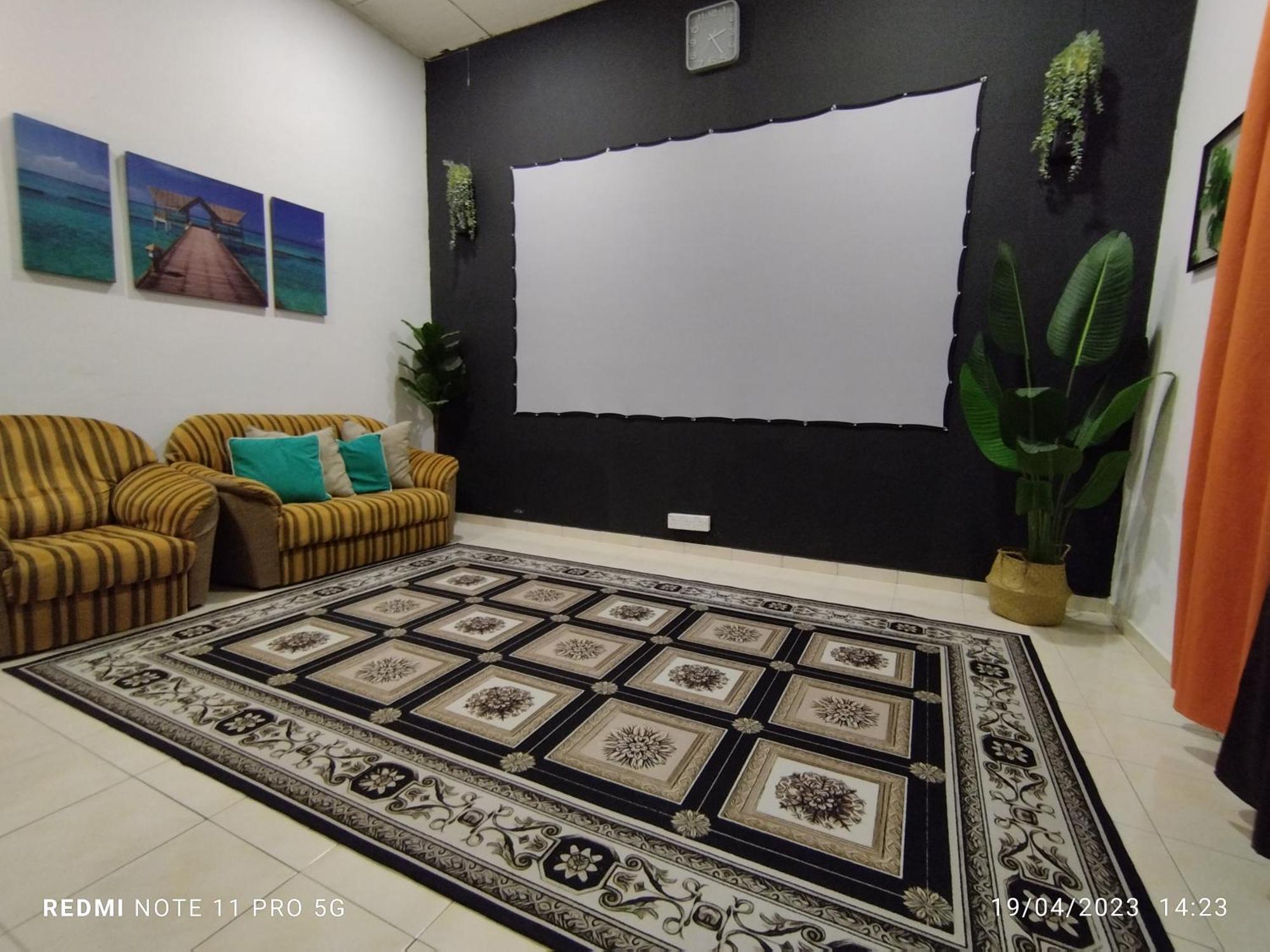 Basrie Villa "Mslim Only" - Mini Cinema , Private Pool , Wi-Fi , Netflix Muar Exteriör bild